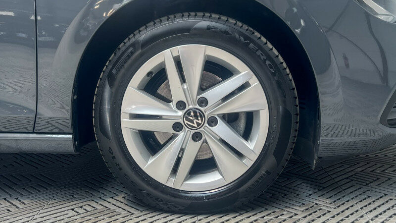 VOLKSWAGEN GOLF VIII