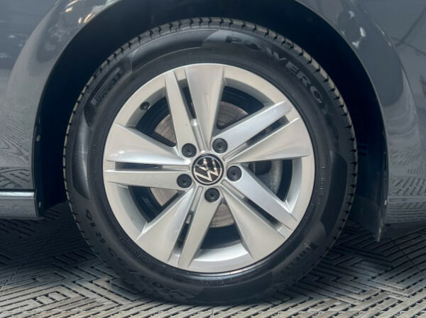 VOLKSWAGEN GOLF VIII