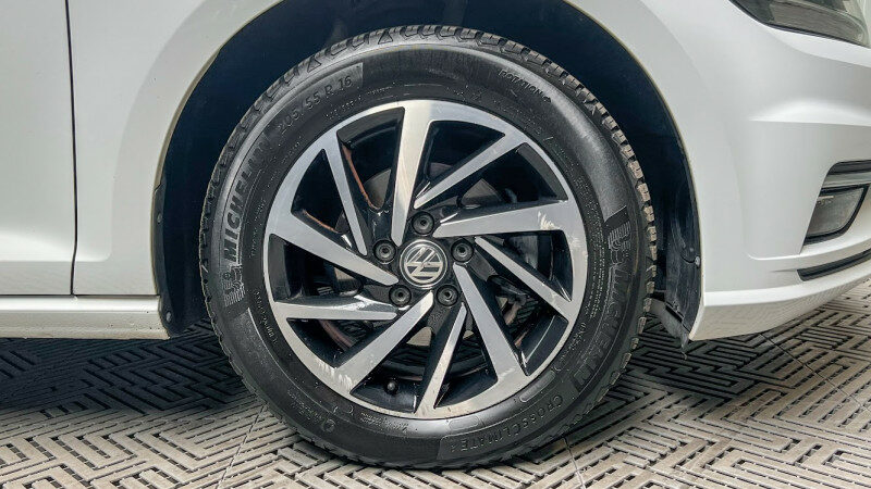 VOLKSWAGEN GOLF VII
