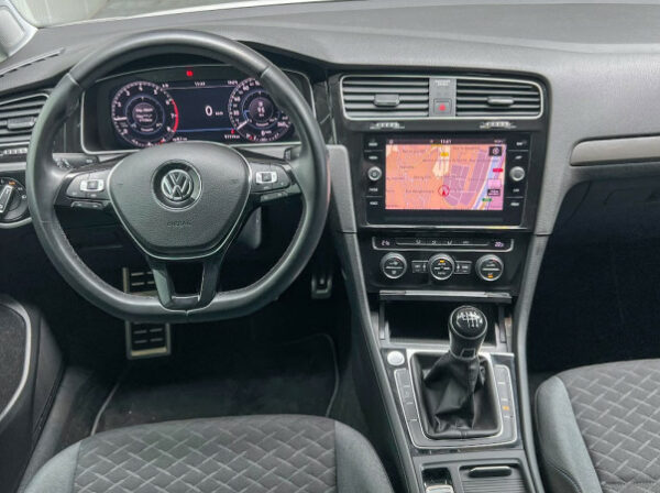 VOLKSWAGEN GOLF VII