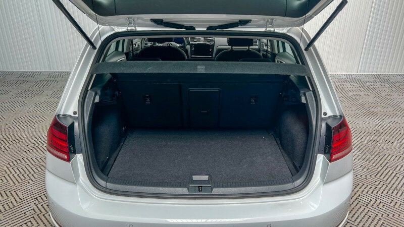 VOLKSWAGEN GOLF VII