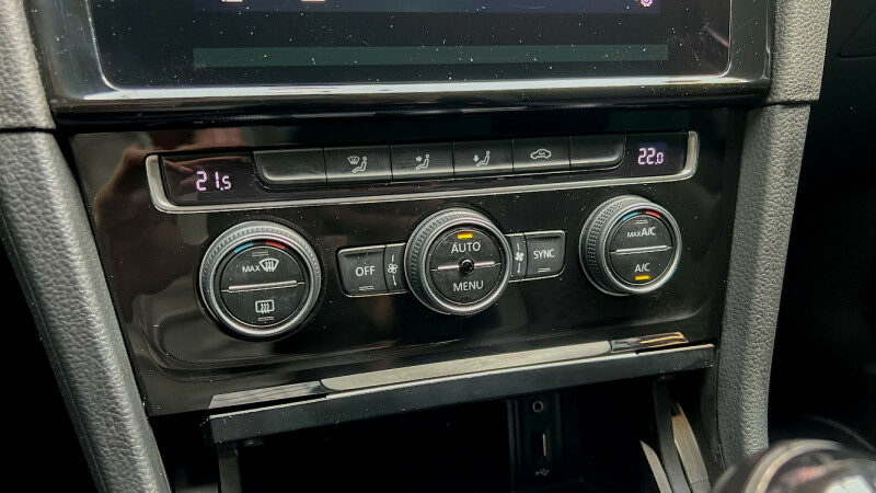 VOLKSWAGEN GOLF VII