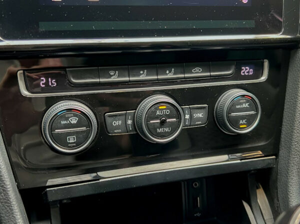 VOLKSWAGEN GOLF VII