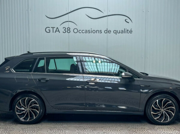 VOLKSWAGEN GOLF VIII SW