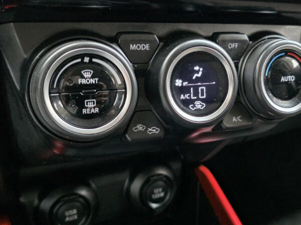 SUZUKI SWIFT