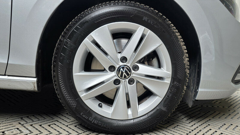 VOLKSWAGEN GOLF VIII SW