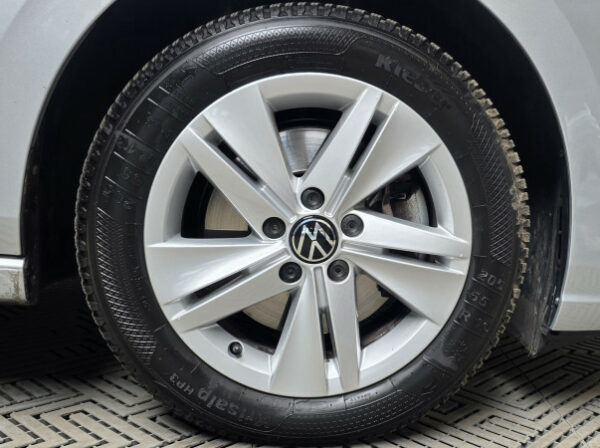 VOLKSWAGEN GOLF VIII SW