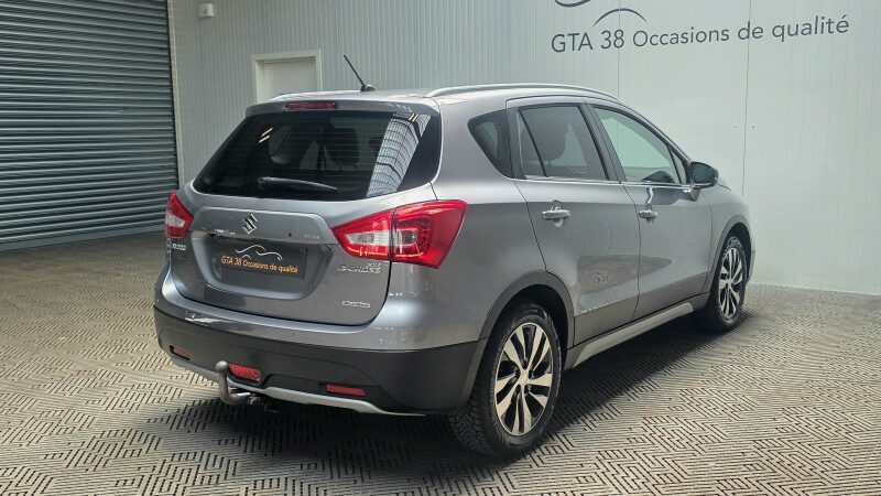 SUZUKI S-CROSS