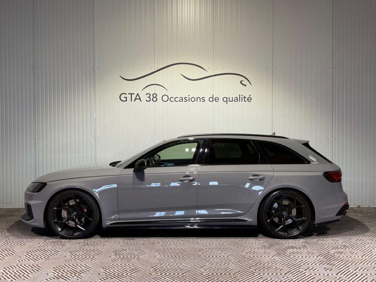 AUDI RS4 AVANT