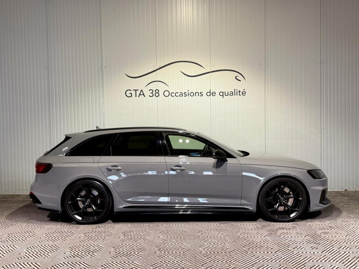 AUDI RS4 AVANT