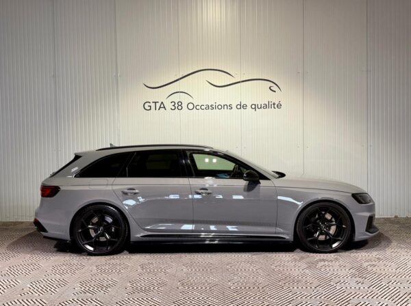 AUDI RS4 AVANT