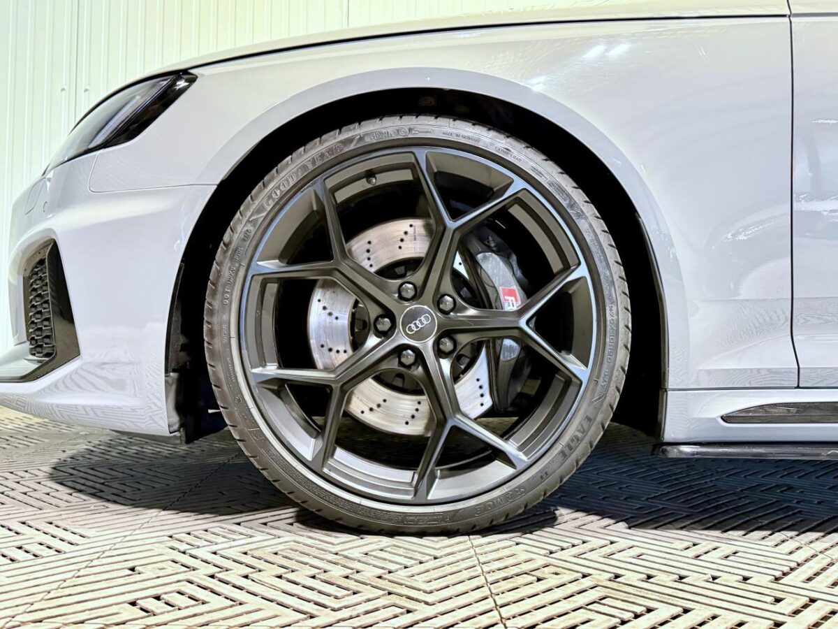 AUDI RS4 AVANT
