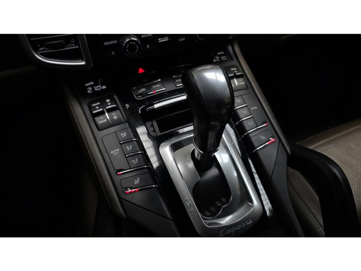 PORSCHE CAYENNE