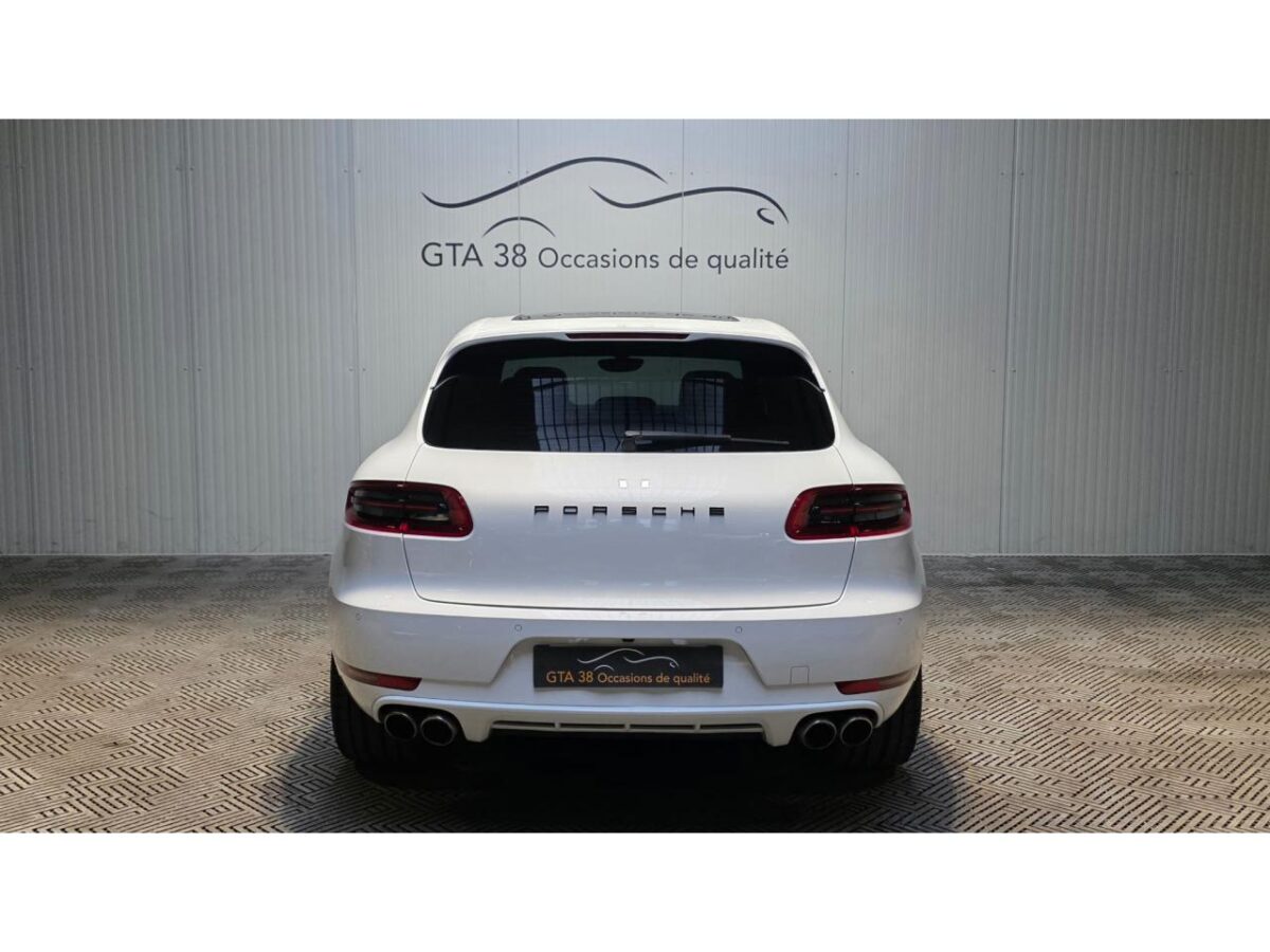 PORSCHE MACAN
