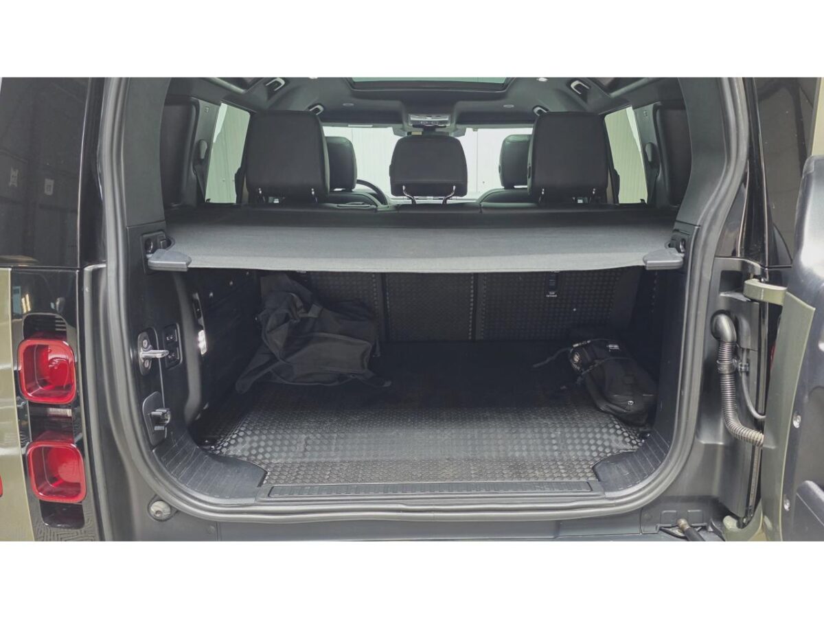 LAND ROVER DEFENDER