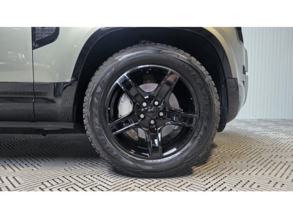 LAND ROVER DEFENDER