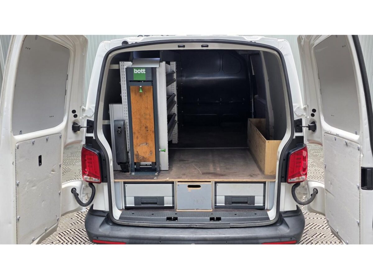 VOLKSWAGEN TRANSPORTER