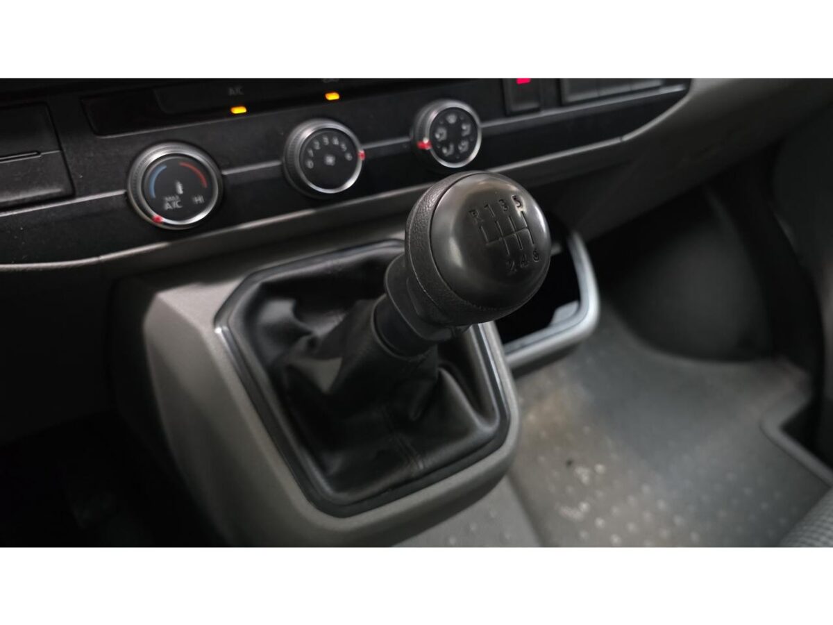 VOLKSWAGEN TRANSPORTER