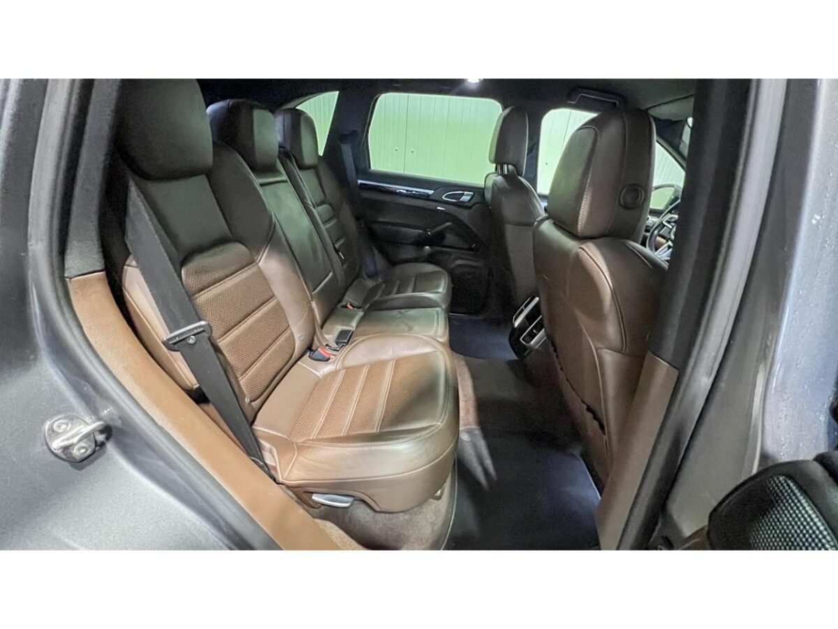 PORSCHE CAYENNE